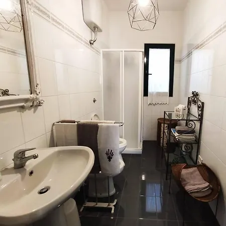 Lovely 2-bed In Villa *